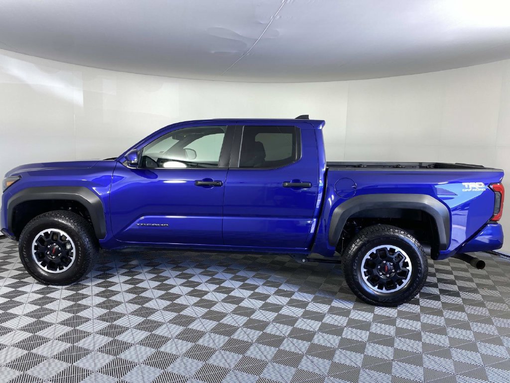 Used 2025 Toyota Tacoma TRD Off-Road AWD/4WD image 5