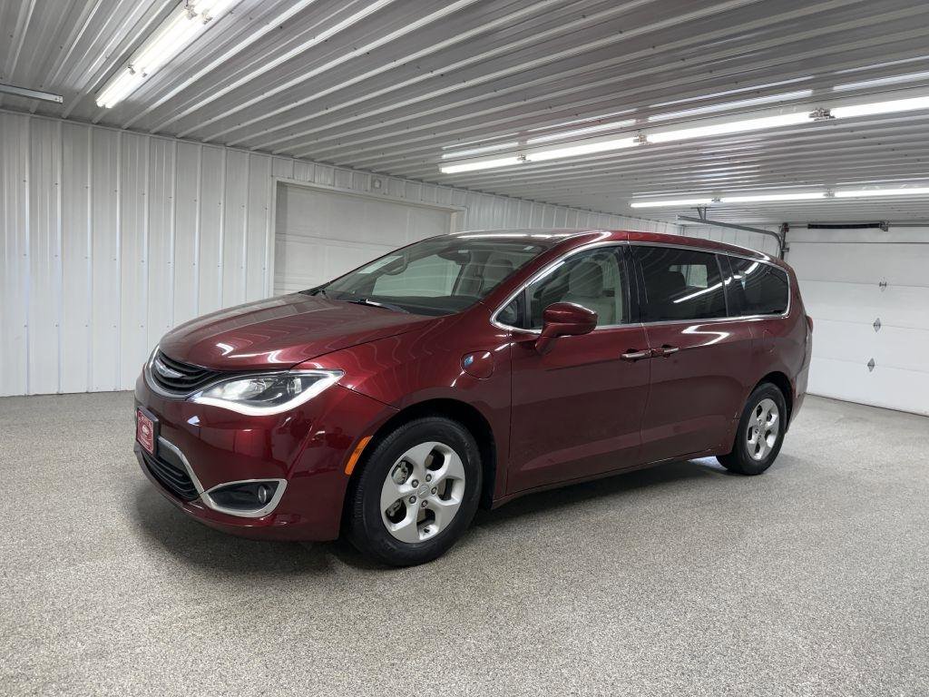 Used 2018 Chrysler Pacifica Touring Plus image 3