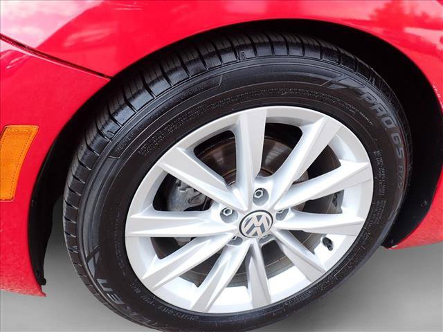 Used 2018 Volkswagen Beetle 2.0T S w/ Style & Comfort Package For S FWD image 8