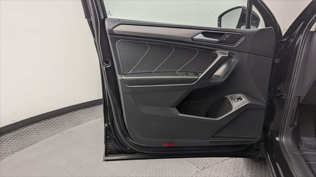 Used 2022 Volkswagen Tiguan SE image 13