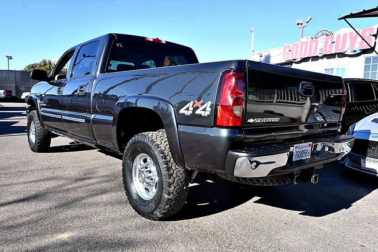 Used 2004 Chevrolet Silverado 2500 LT w/ Skid Plate Package image 5