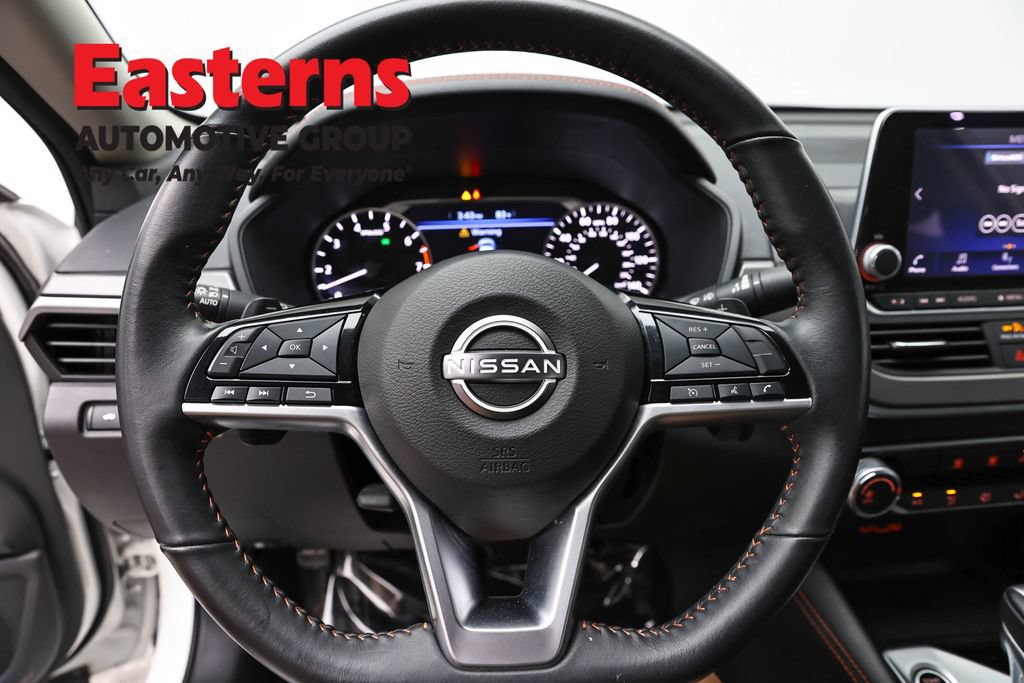Used 2023 Nissan Altima 2.5 SR FWD image 10