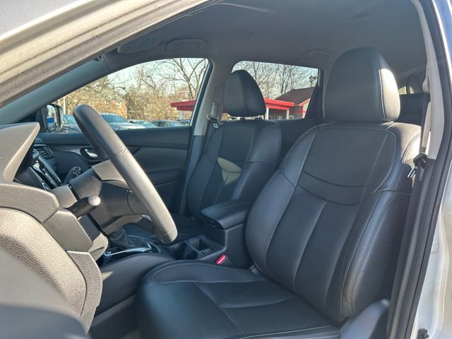 Used 2017 Nissan Rogue SL image 10