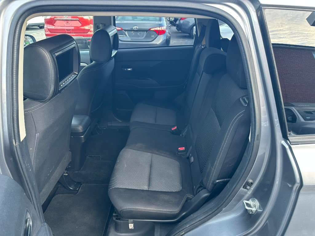 Used 2017 Mitsubishi Outlander SE image 23