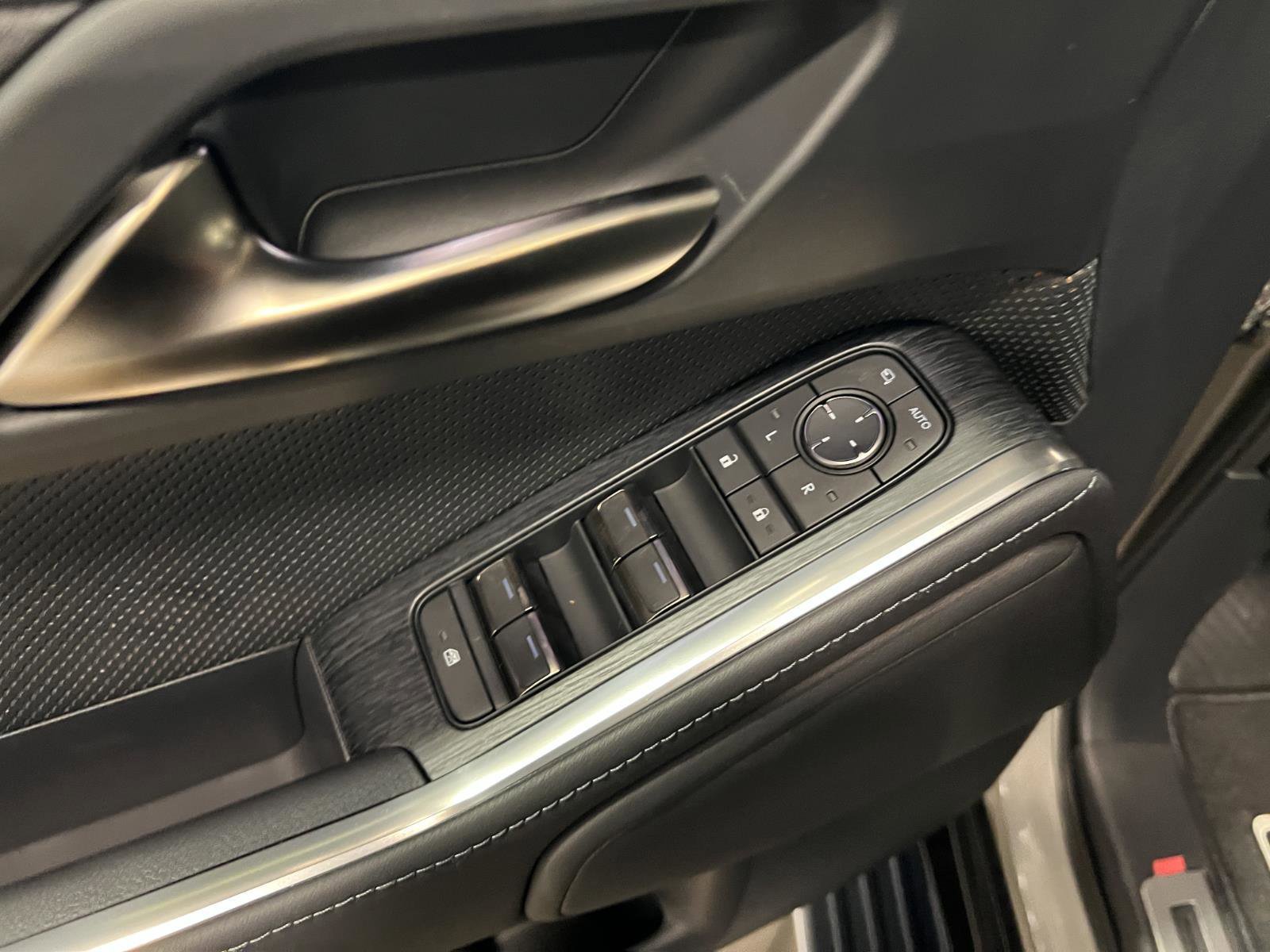 Used 2026 Lexus GX 550 w/ Accessory Package (2T) image 25