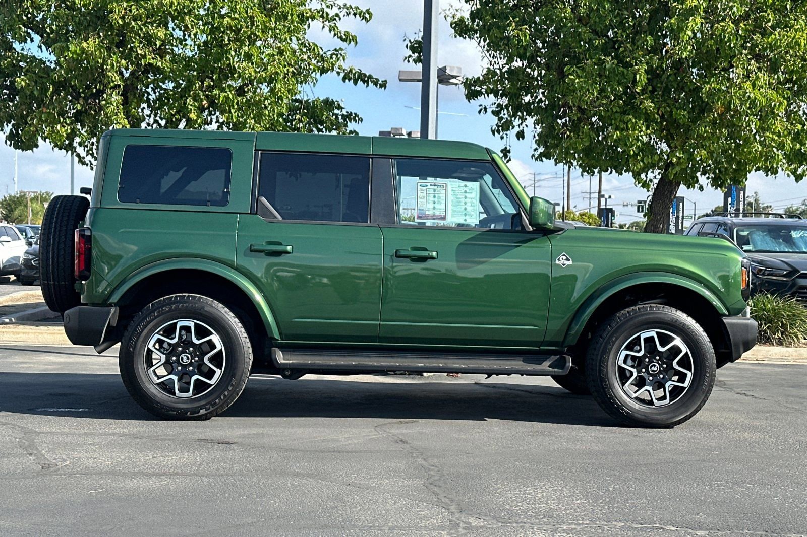 Used 2025 Ford Bronco Outer Banks image 3