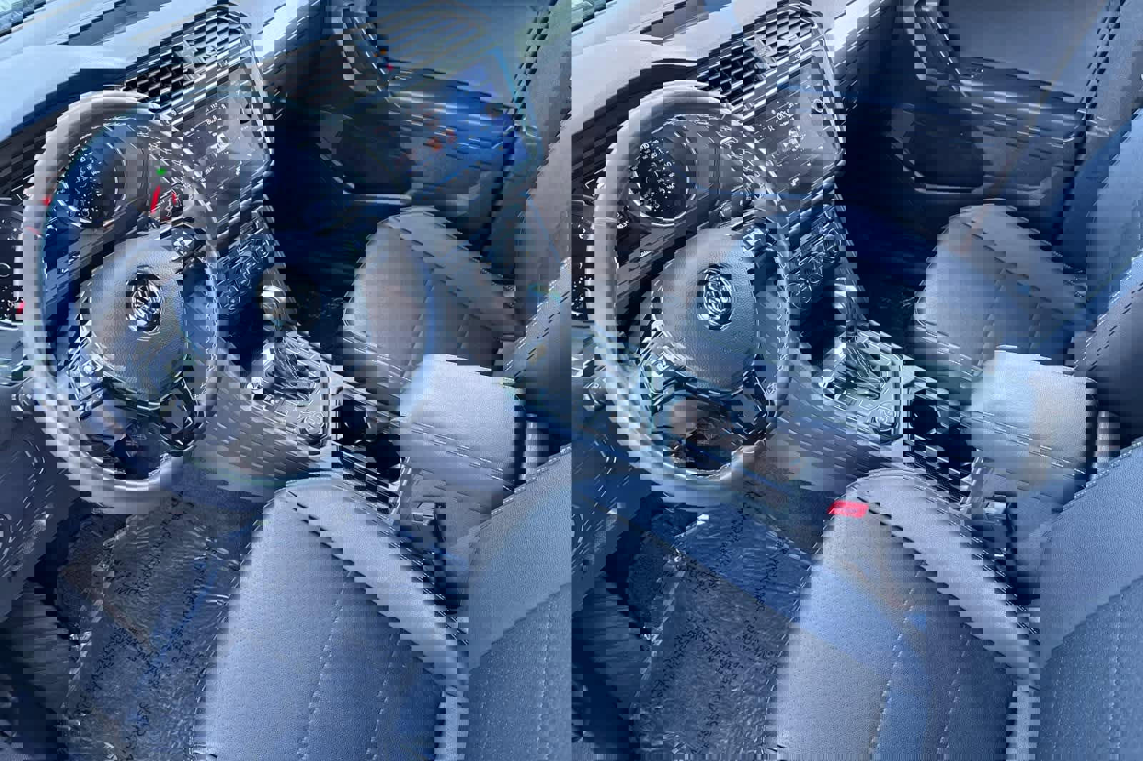 Used 2021 Volkswagen Tiguan SE image 11