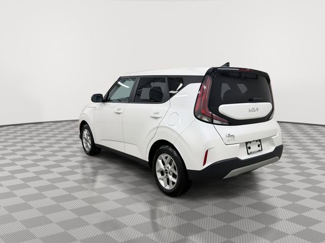 Used 2023 Kia Soul LX w/ Option Group 015 FWD image 7