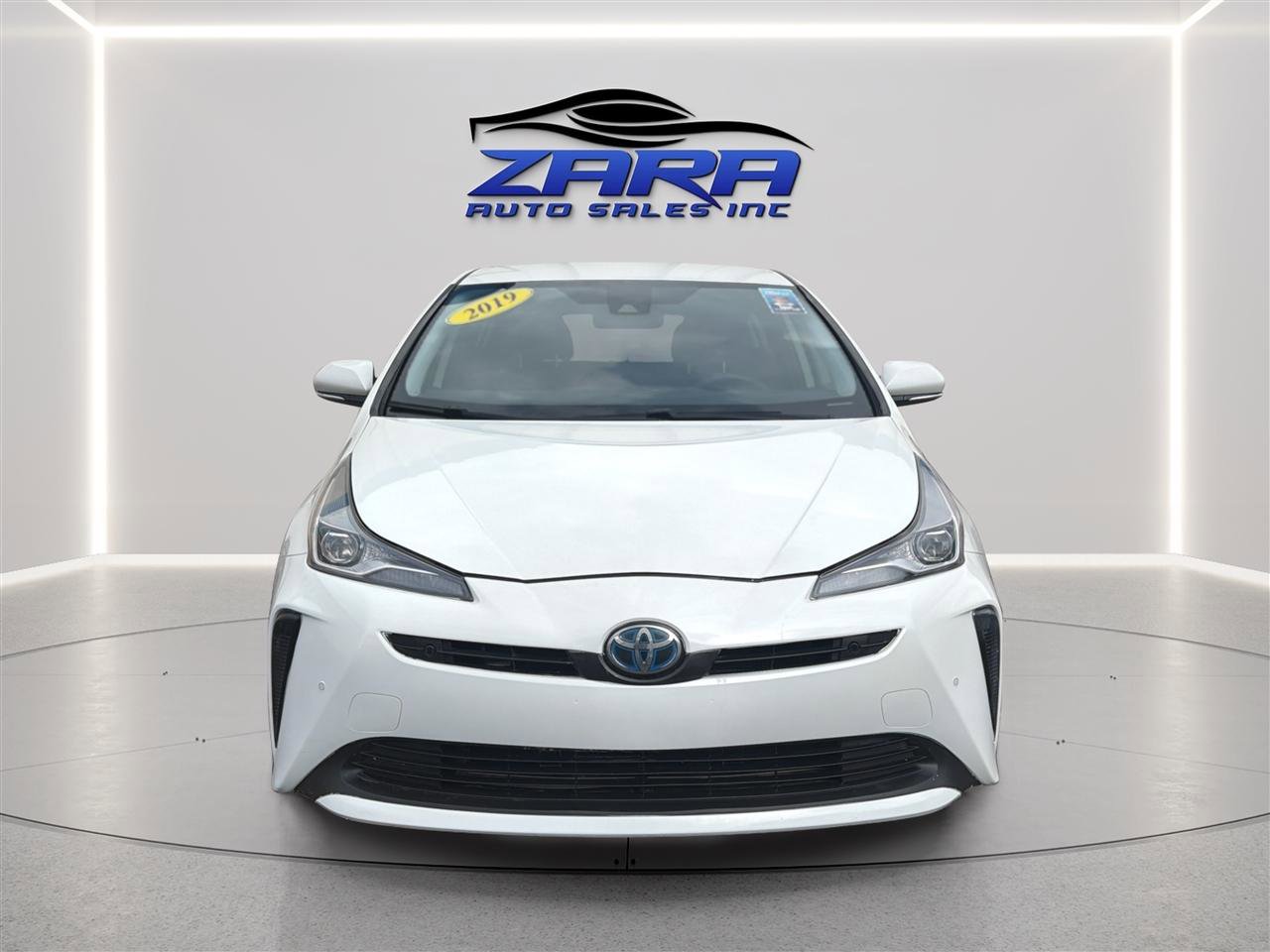 Used 2019 Toyota Prius LE w/ Carpet Mat Package FWD image 2