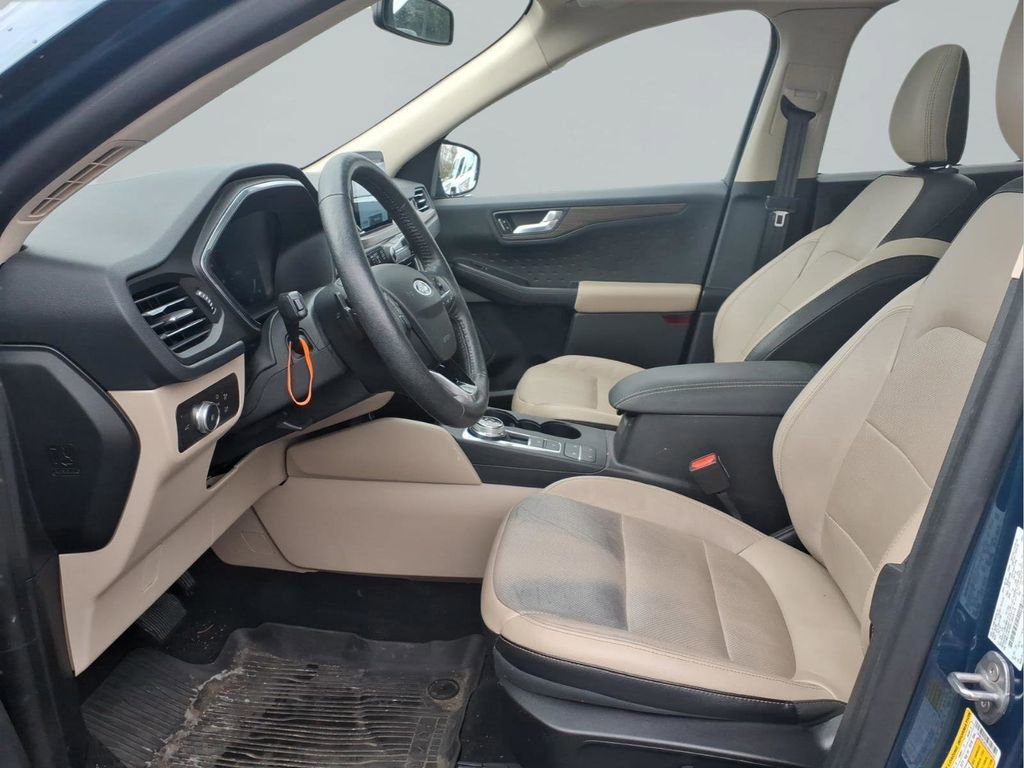 Used 2020 Ford Escape Titanium image 25