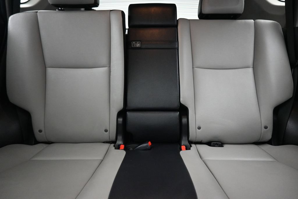 Used 2018 Toyota RAV4 Limited AWD/4WD image 30