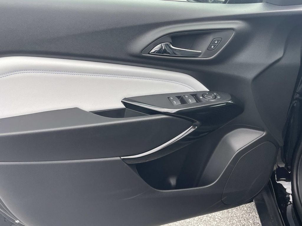 New 2026 Chevrolet Trax LT w/ Sunroof Package FWD image 13
