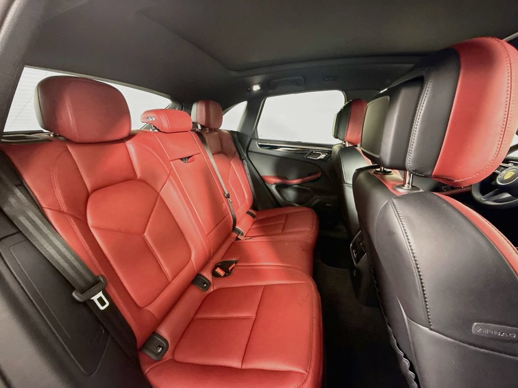 Certified 2026 Porsche Macan AWD/4WD image 27