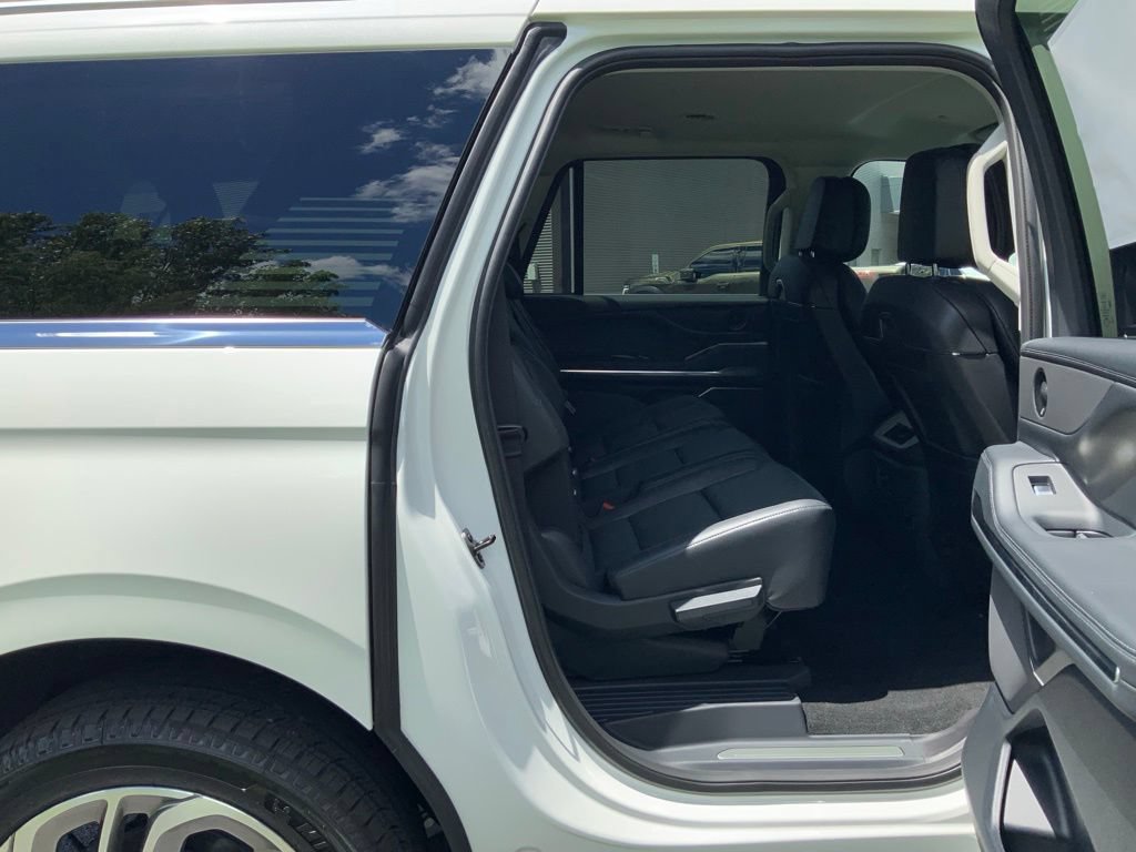 New 2027 Lincoln Navigator L Premier AWD/4WD image 25