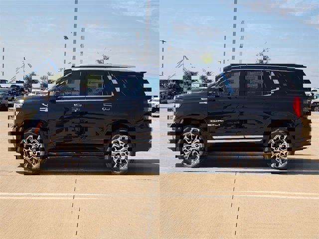 New 2026 GMC Yukon Denali w/ Advanced Technology Package image 4