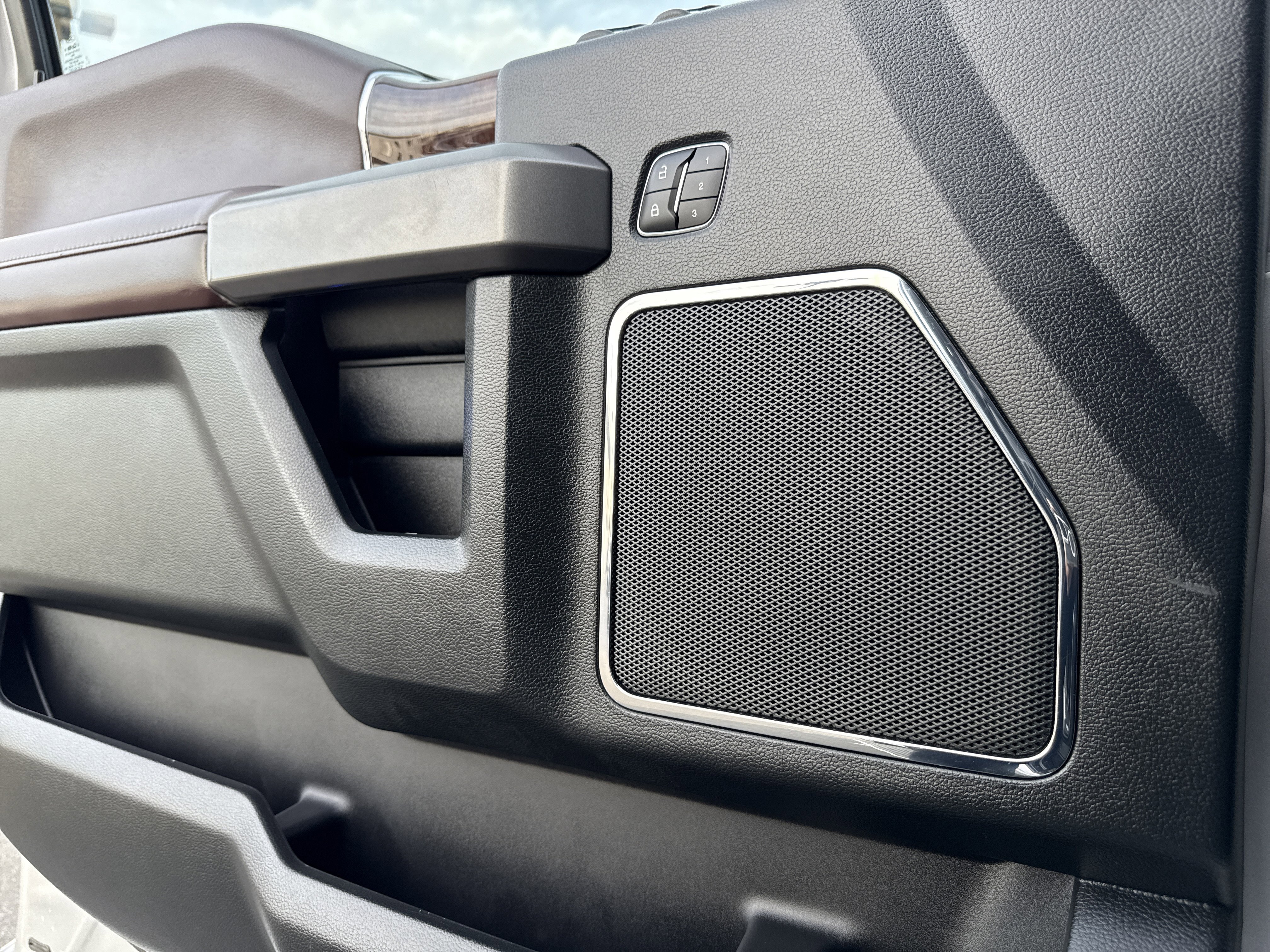 Used 2016 Ford F150 Platinum w/ Equipment Group 701A Luxury image 14