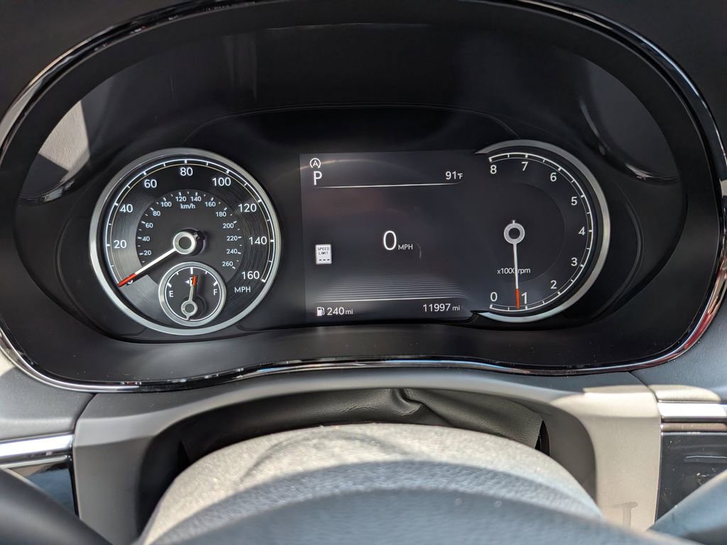 Used 2025 Genesis GV70 2.5T AWD/4WD image 18