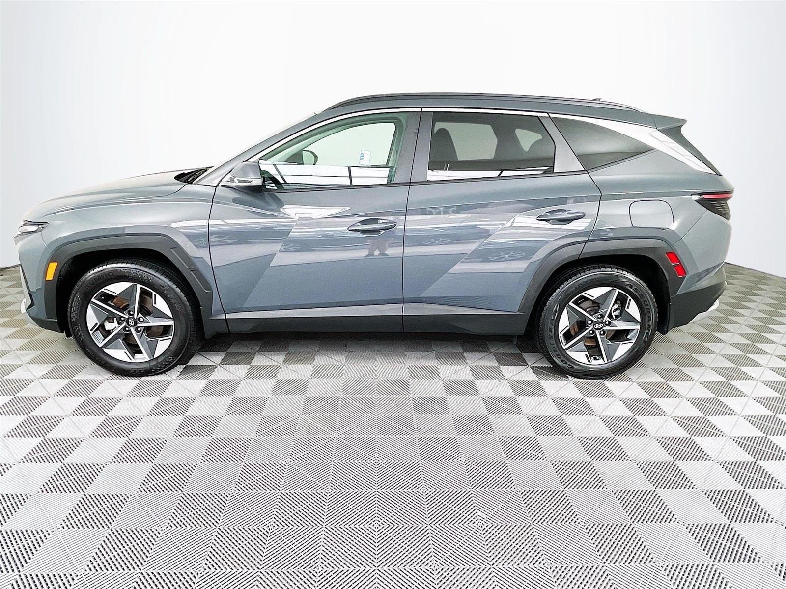 Certified 2025 Hyundai Tucson SEL AWD/4WD image 4