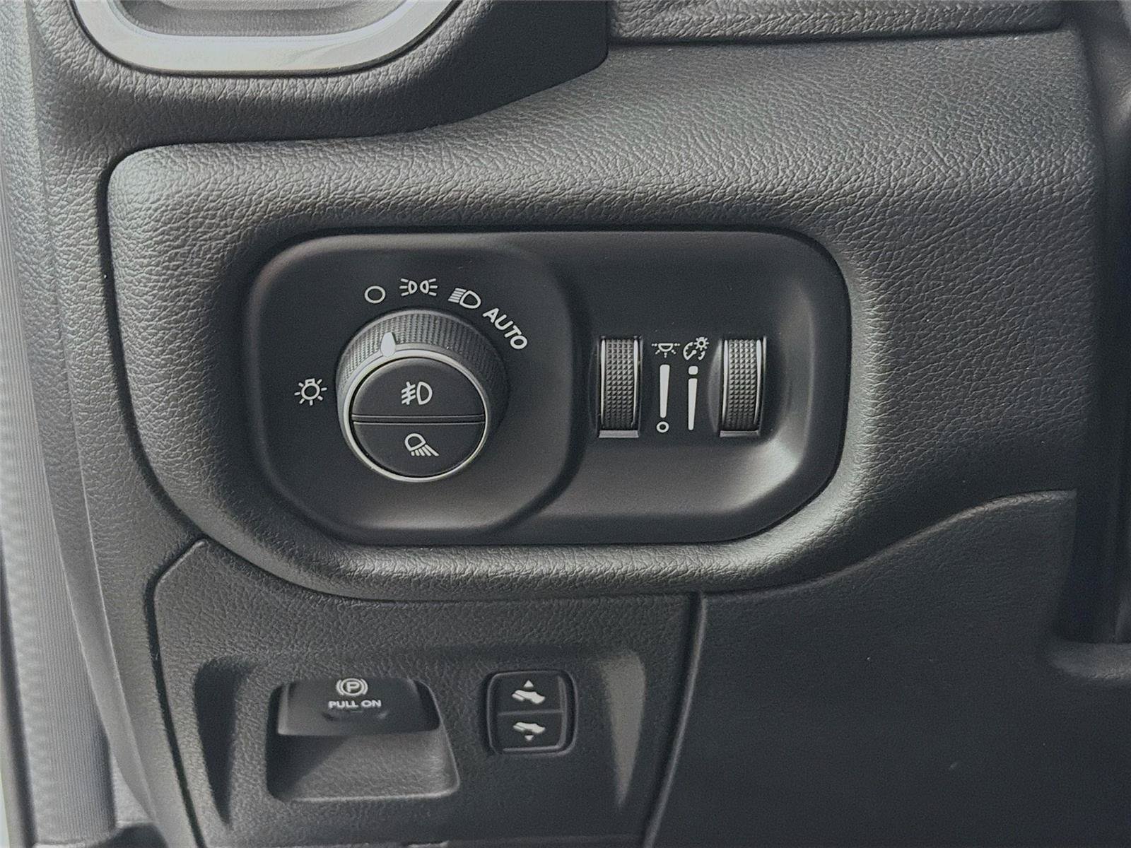 Used 2023 RAM 1500 Laramie AWD/4WD image 17