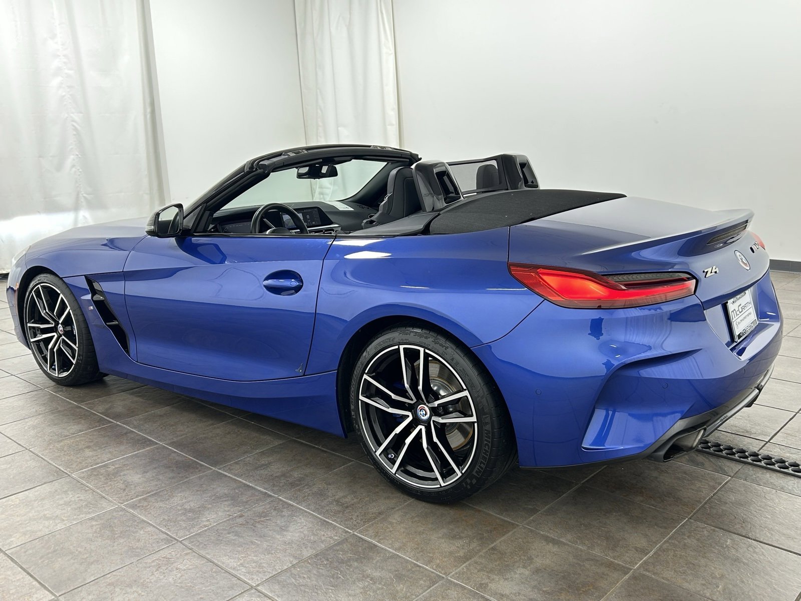 Used 2023 BMW Z4 M40i w/ Premium Package image 4