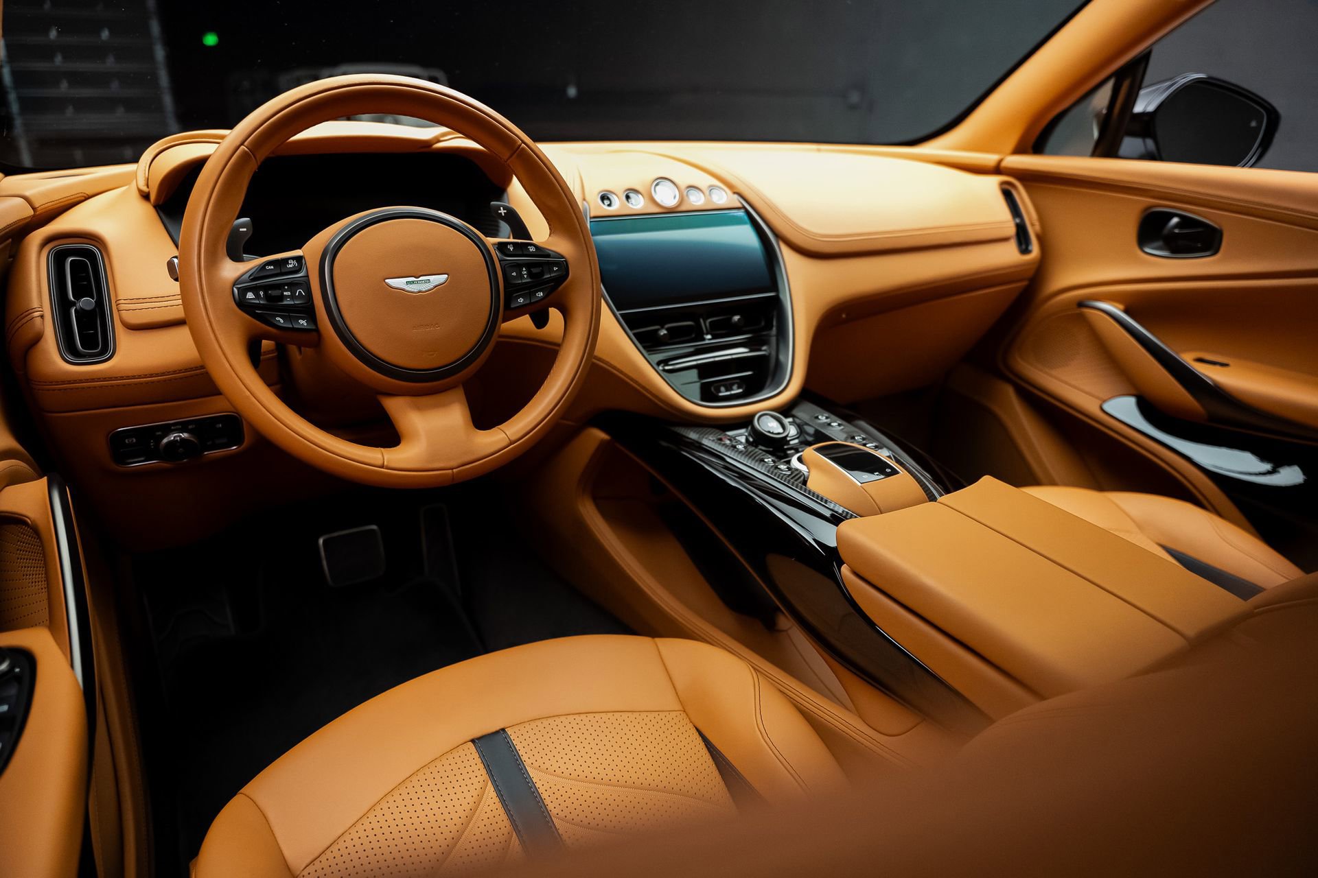 Used 2023 Aston Martin DBX 707 image 2