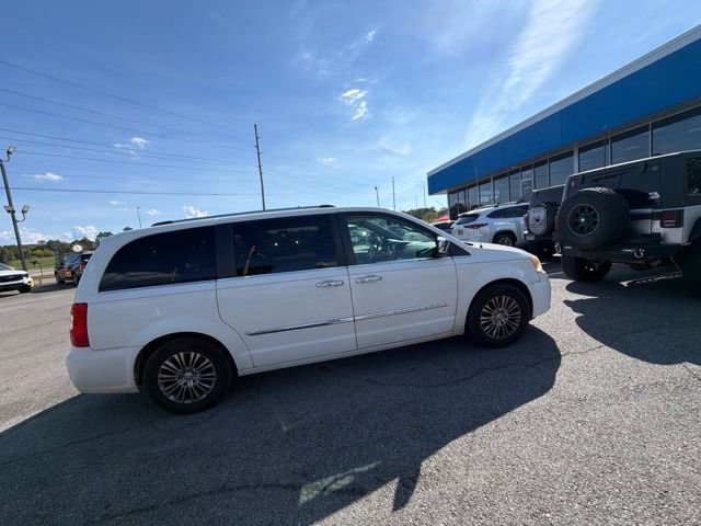 Used 2011 Chrysler Town & Country Limited FWD image 13