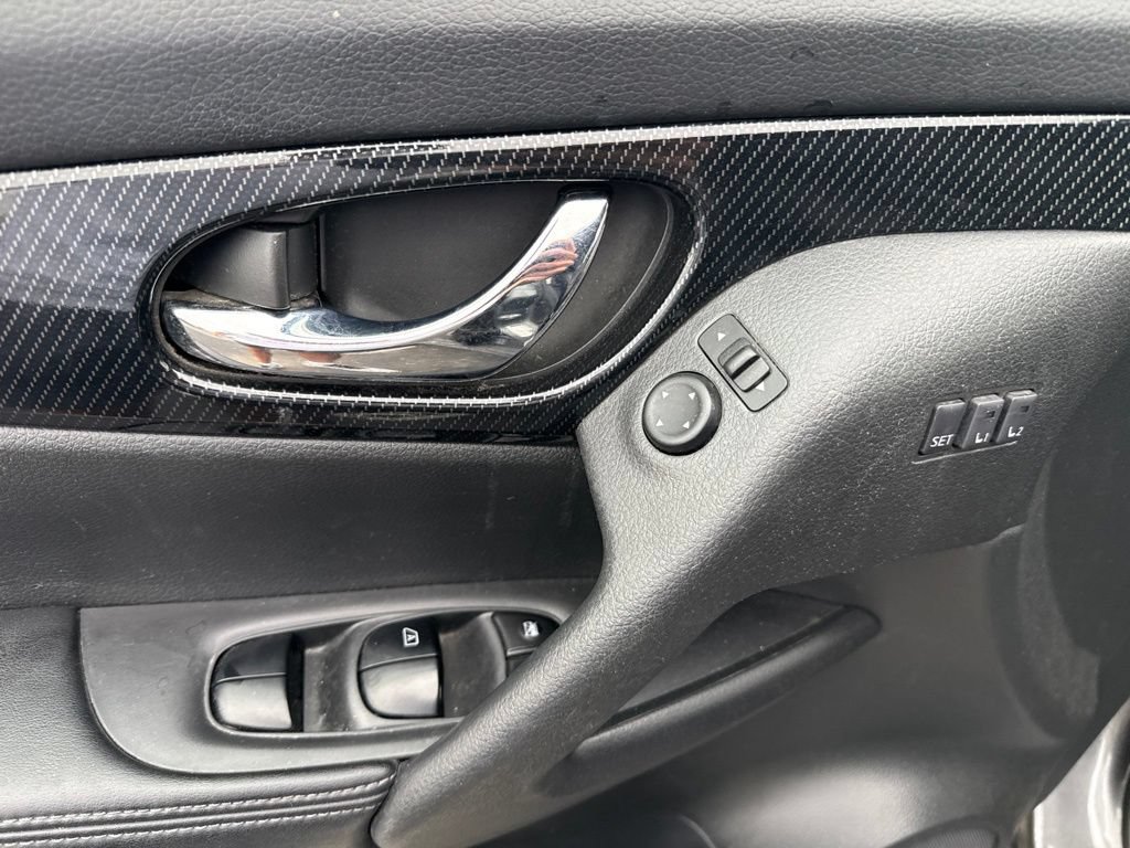 Used 2017 Nissan Rogue SL AWD/4WD image 17