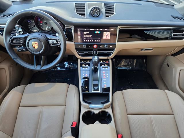 Used 2025 Porsche Macan image 15