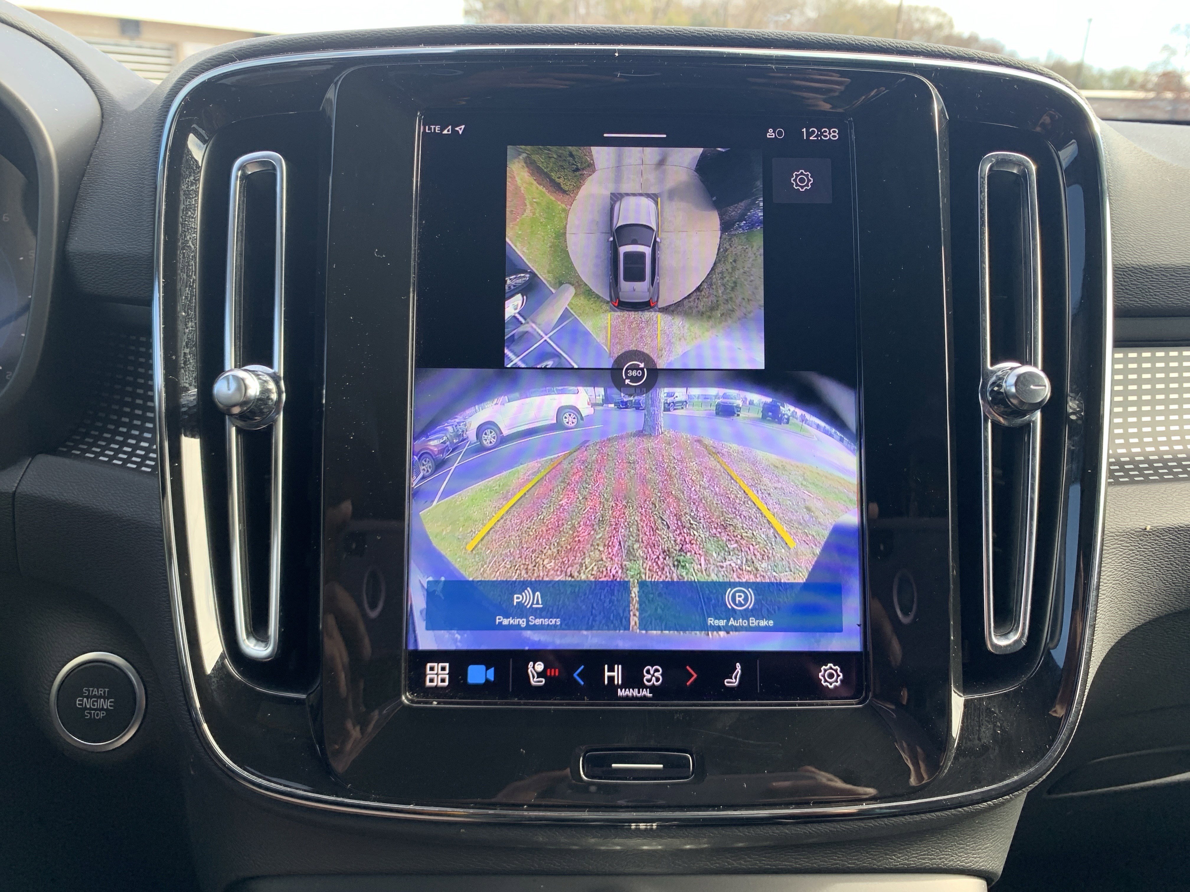 Used 2025 Volvo XC40 B5 Plus image 25