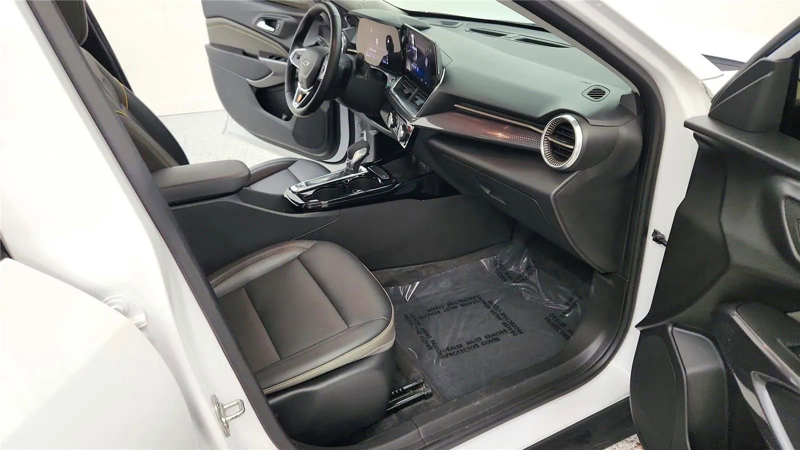 Used 2025 Chevrolet Trax ACTIV w/ Sunroof Package image 36