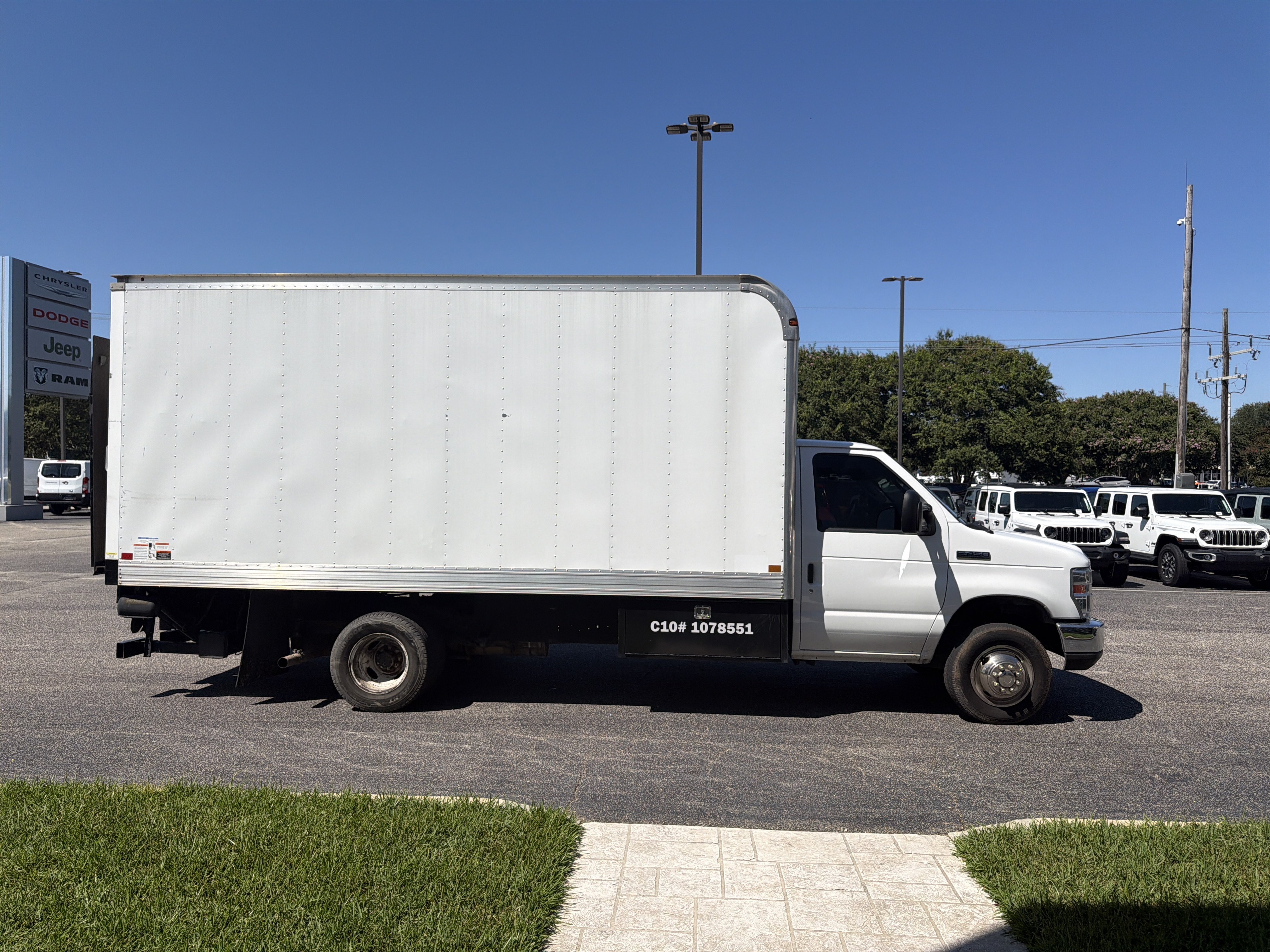 Used 2019 Ford E-450 and Econoline 450 Super Duty w/ Power Windows & Locks Group RWD image 10