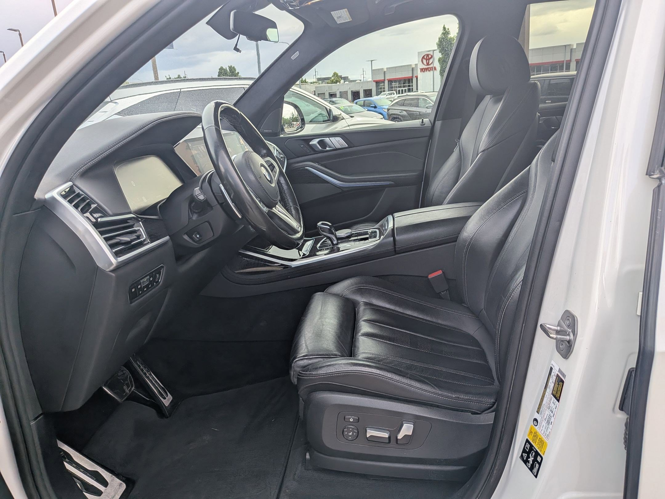 Used 2020 BMW X7 xDrive40i w/ M Sport Package AWD/4WD image 26