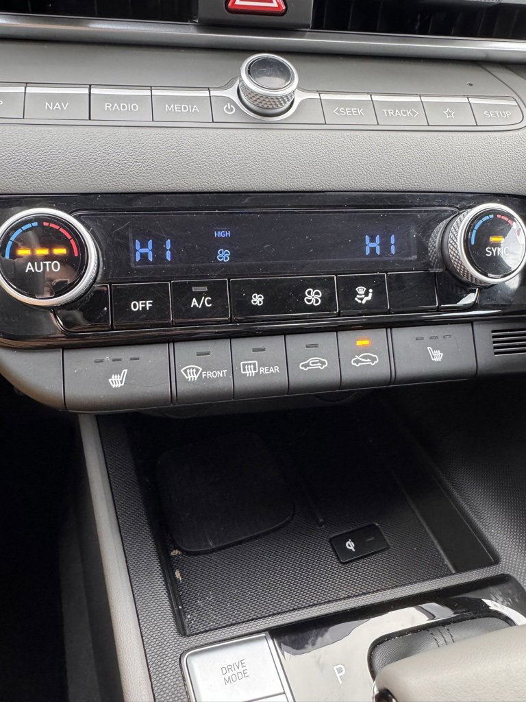 Used 2024 Hyundai Elantra SEL w/ Convenience Package image 20