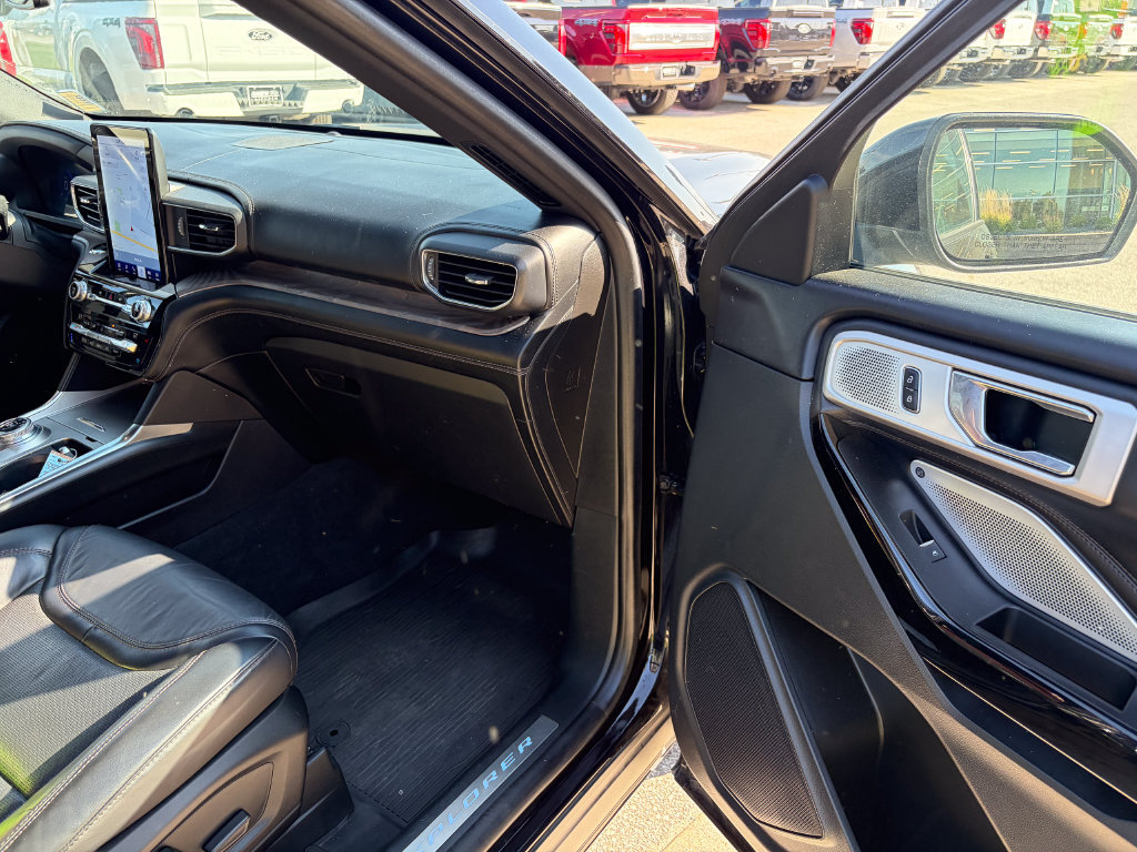Used 2021 Ford Explorer Platinum w/ Equipment Group 601A AWD/4WD image 18