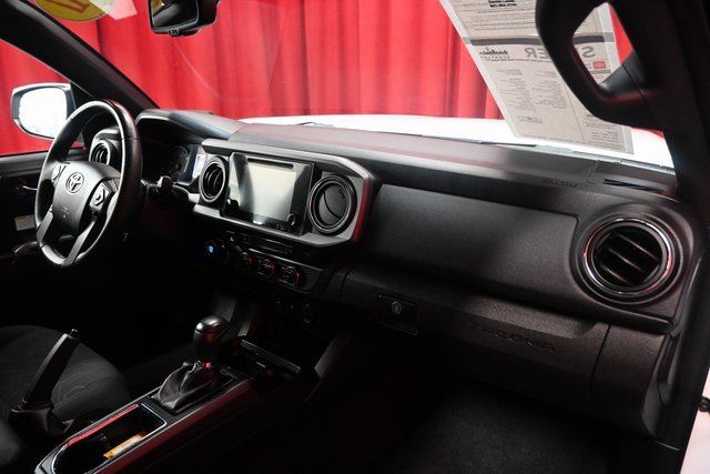 Certified 2017 Toyota Tacoma TRD Off-Road image 9