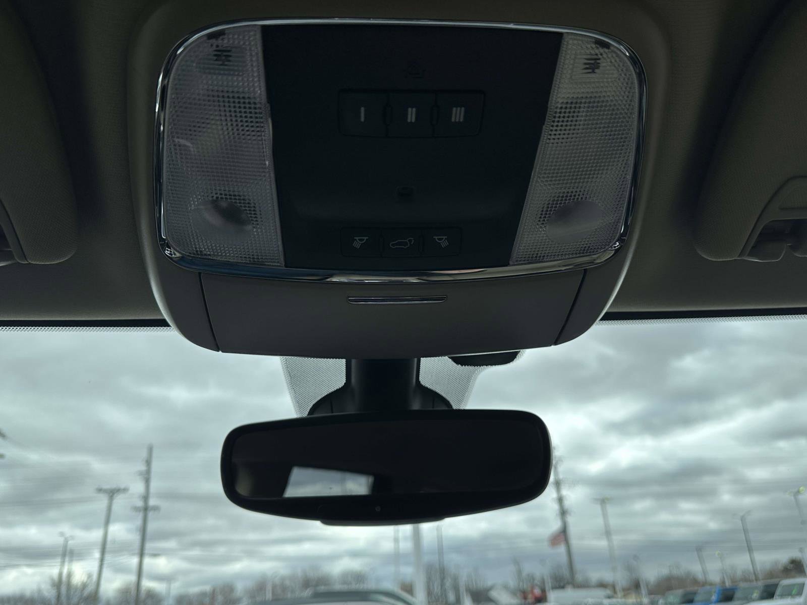 Used 2018 Jeep Grand Cherokee Limited image 31