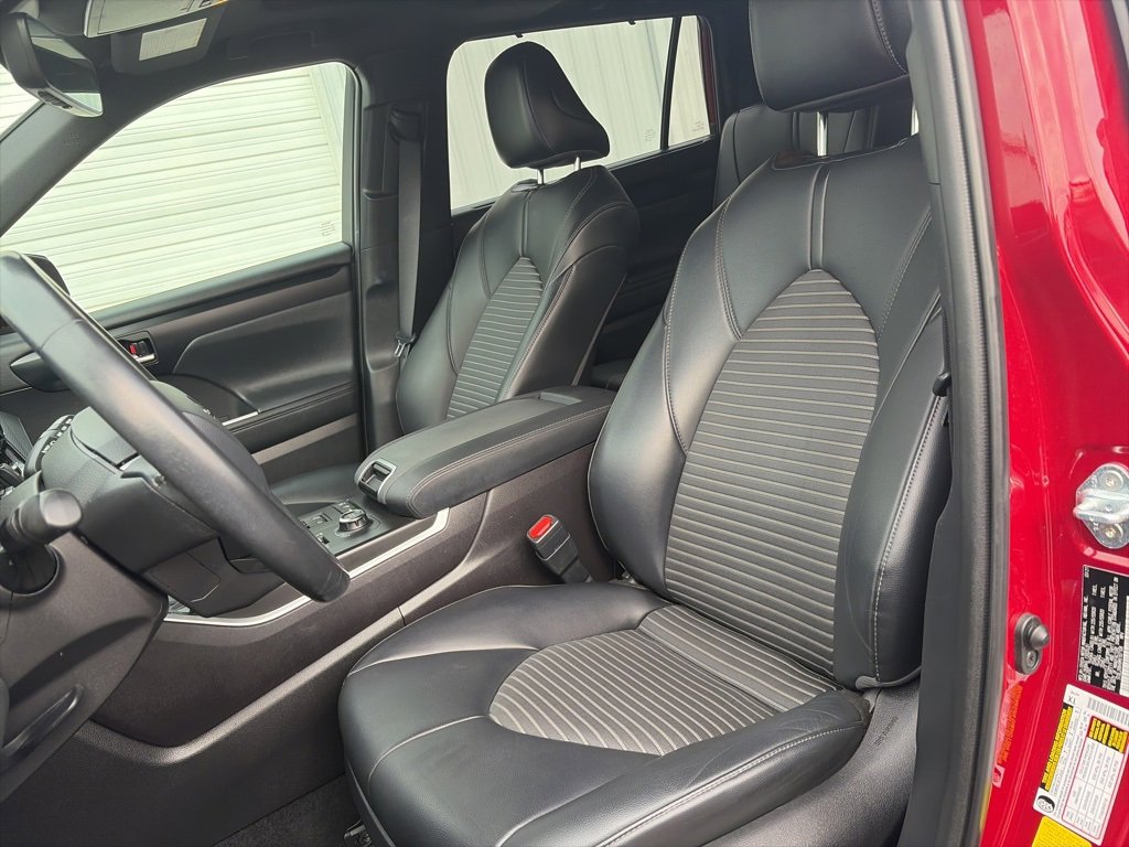 Used 2021 Toyota Highlander XSE image 13