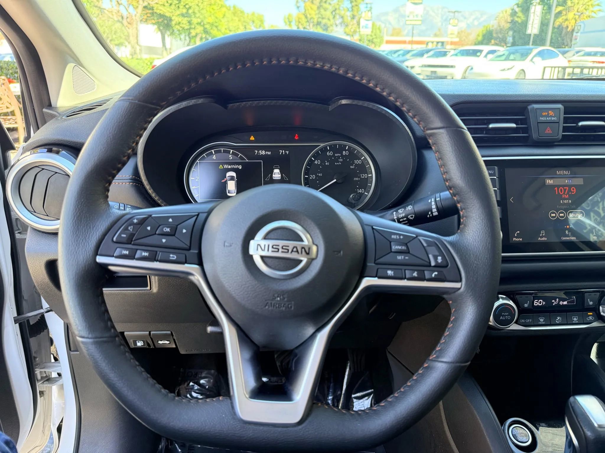 Used 2021 Nissan Versa SR w/ Convenience Package image 19