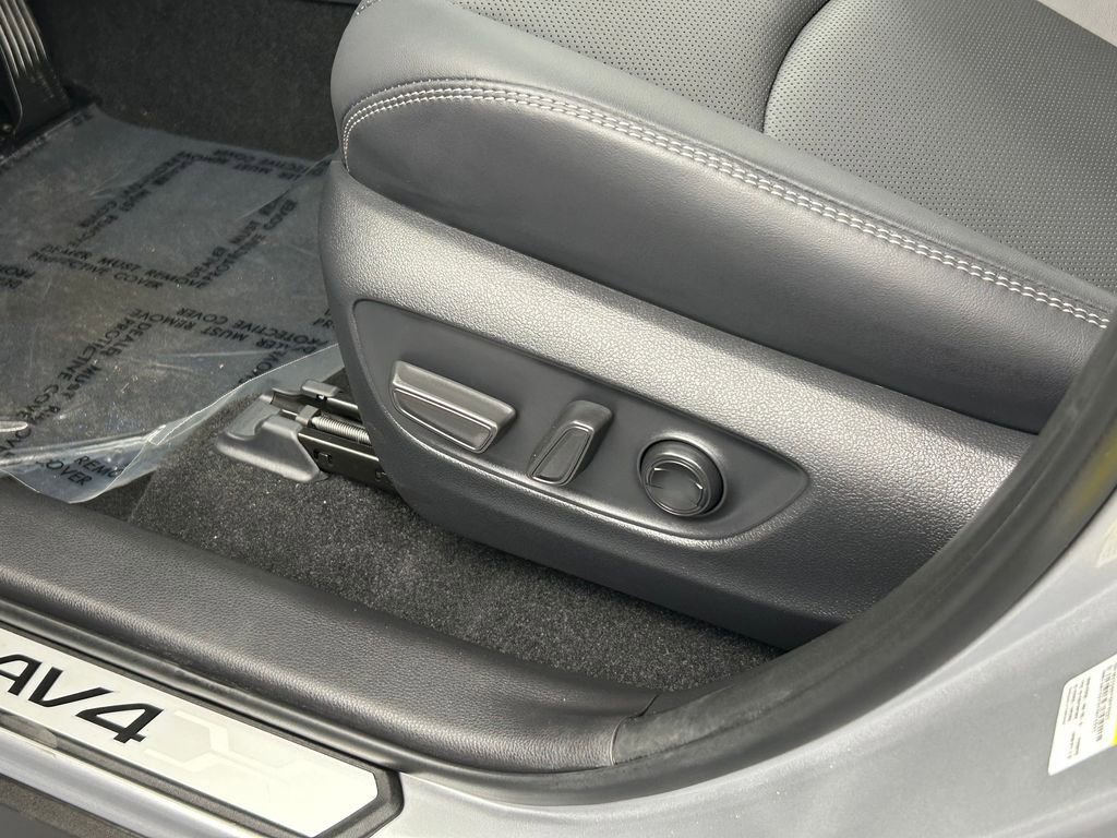 Used 2025 Toyota RAV4 Limited image 14