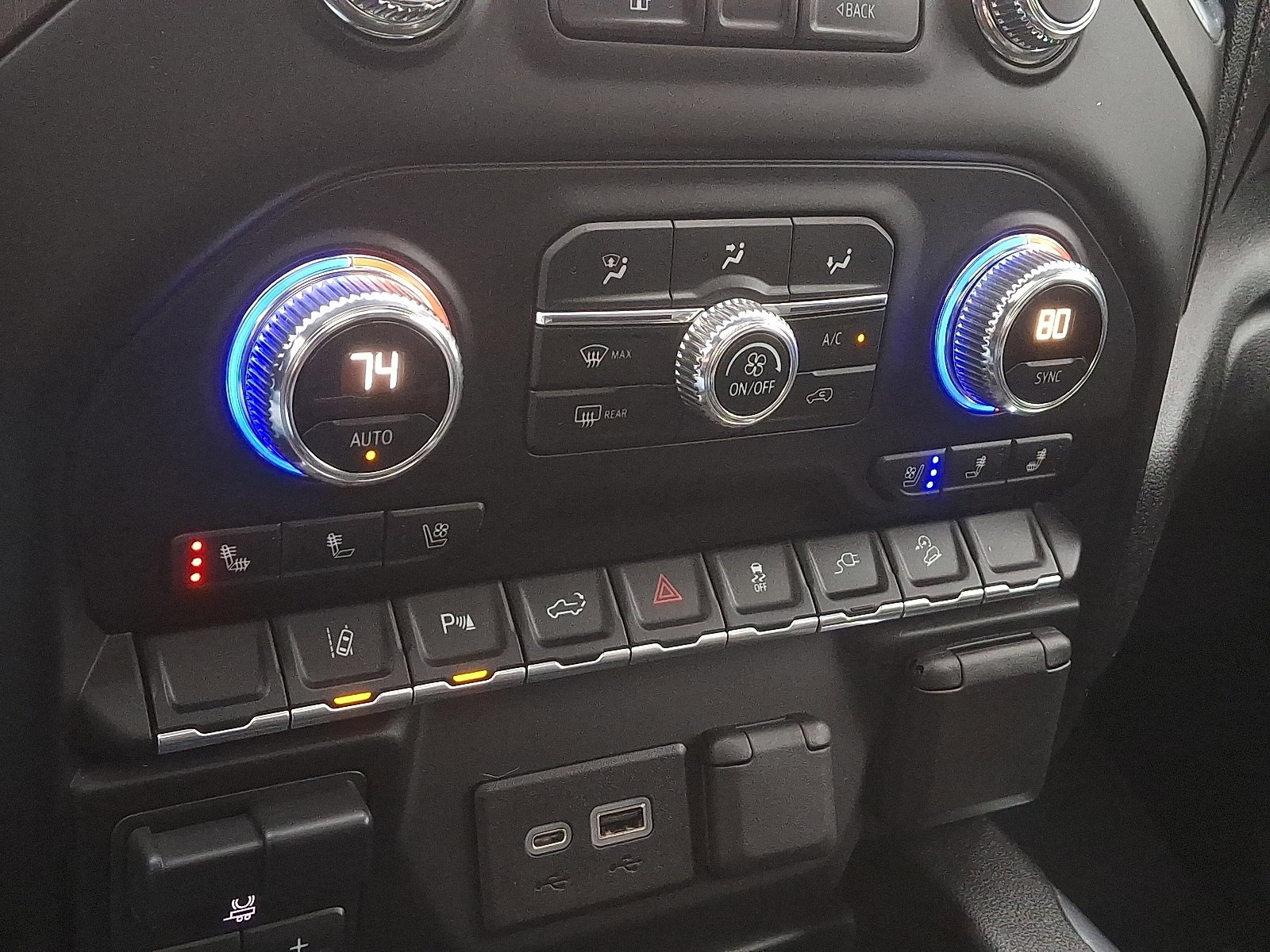 Used 2020 GMC Sierra 2500 AT4 w/ AT4 Premium Package image 16