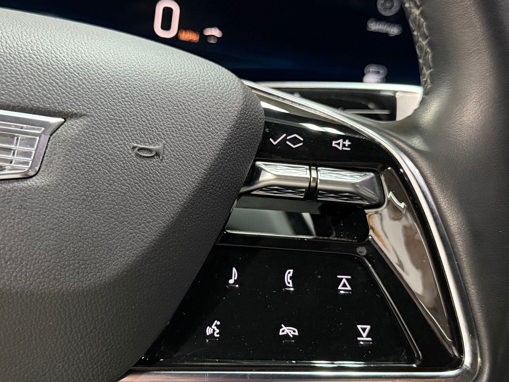 Certified 2024 Cadillac Lyriq Luxury AWD/4WD image 32