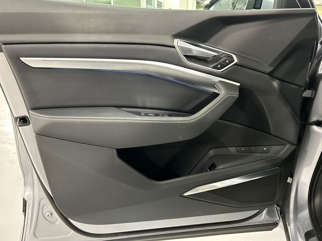 Used 2019 Audi e-tron Premium Plus image 9