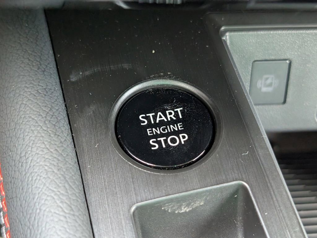 Used 2025 Nissan Kicks SR image 28