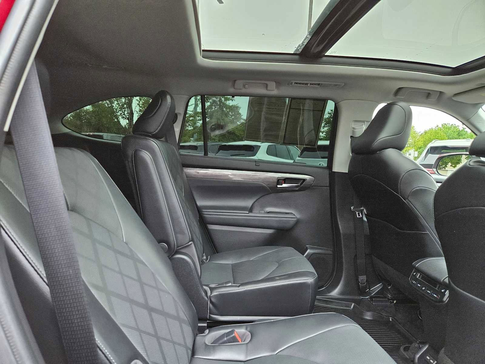 Used 2022 Toyota Highlander Platinum image 15