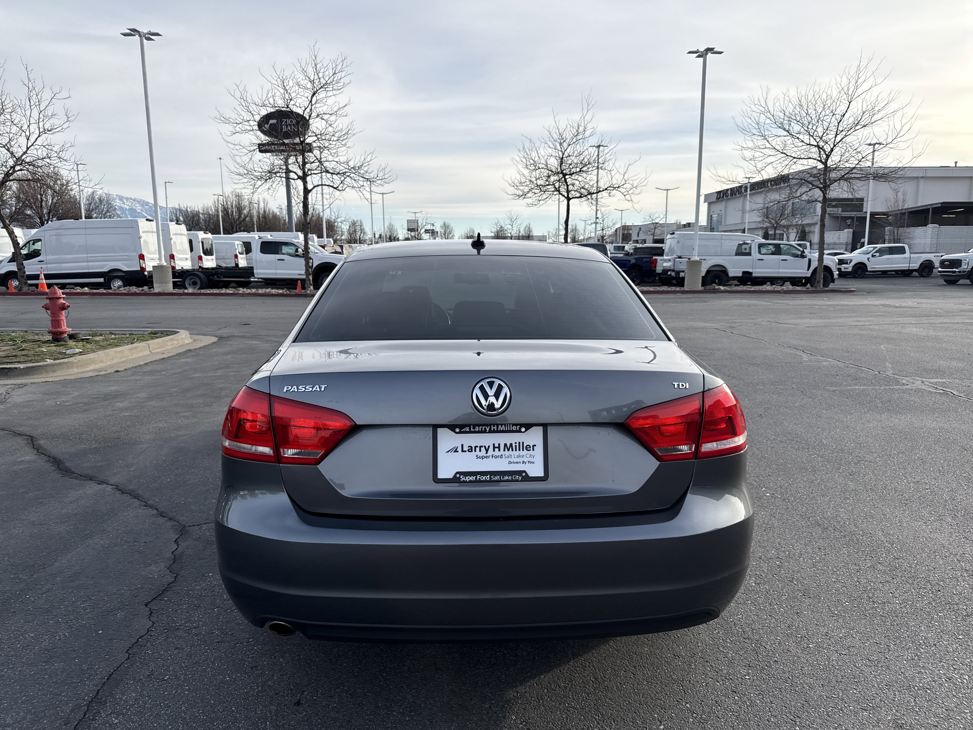 Used 2013 Volkswagen Passat TDI SE image 4