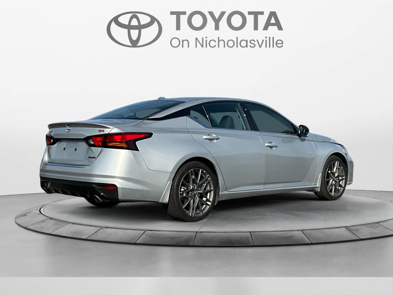 Used 2023 Nissan Altima 2.0 SR FWD image 5