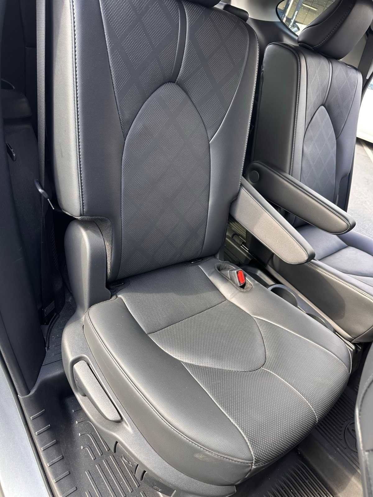 Used 2024 Toyota Highlander Platinum image 12