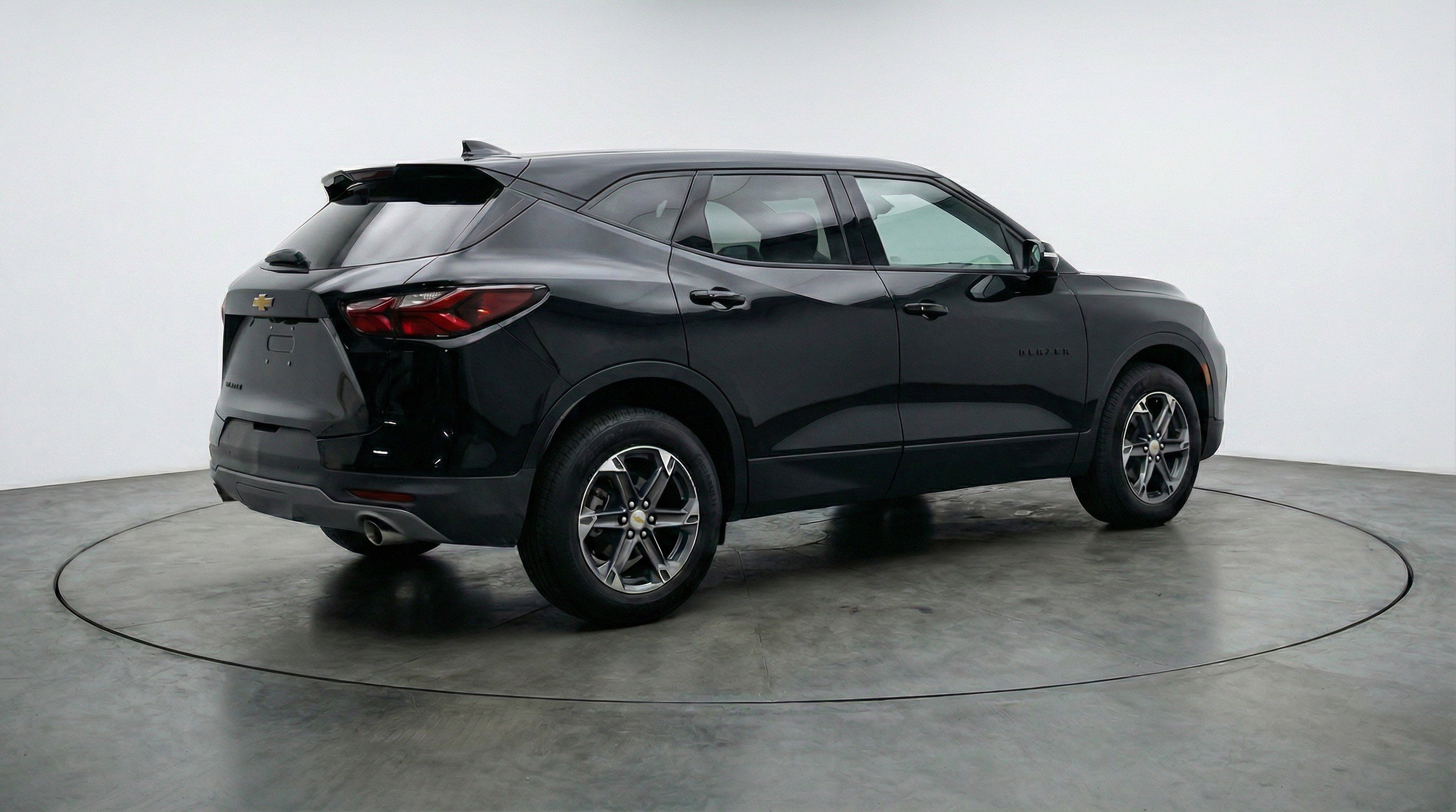 Used 2025 Chevrolet Blazer LT image 9