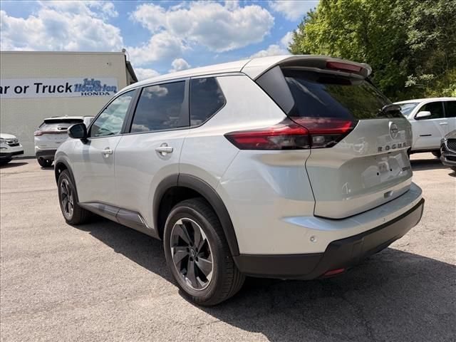Used 2024 Nissan Rogue SV AWD/4WD image 7