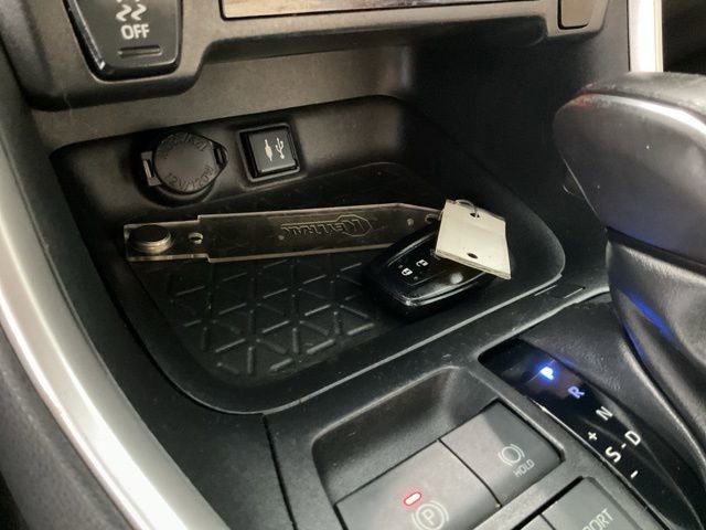 Used 2019 Toyota RAV4 XLE Premium image 14